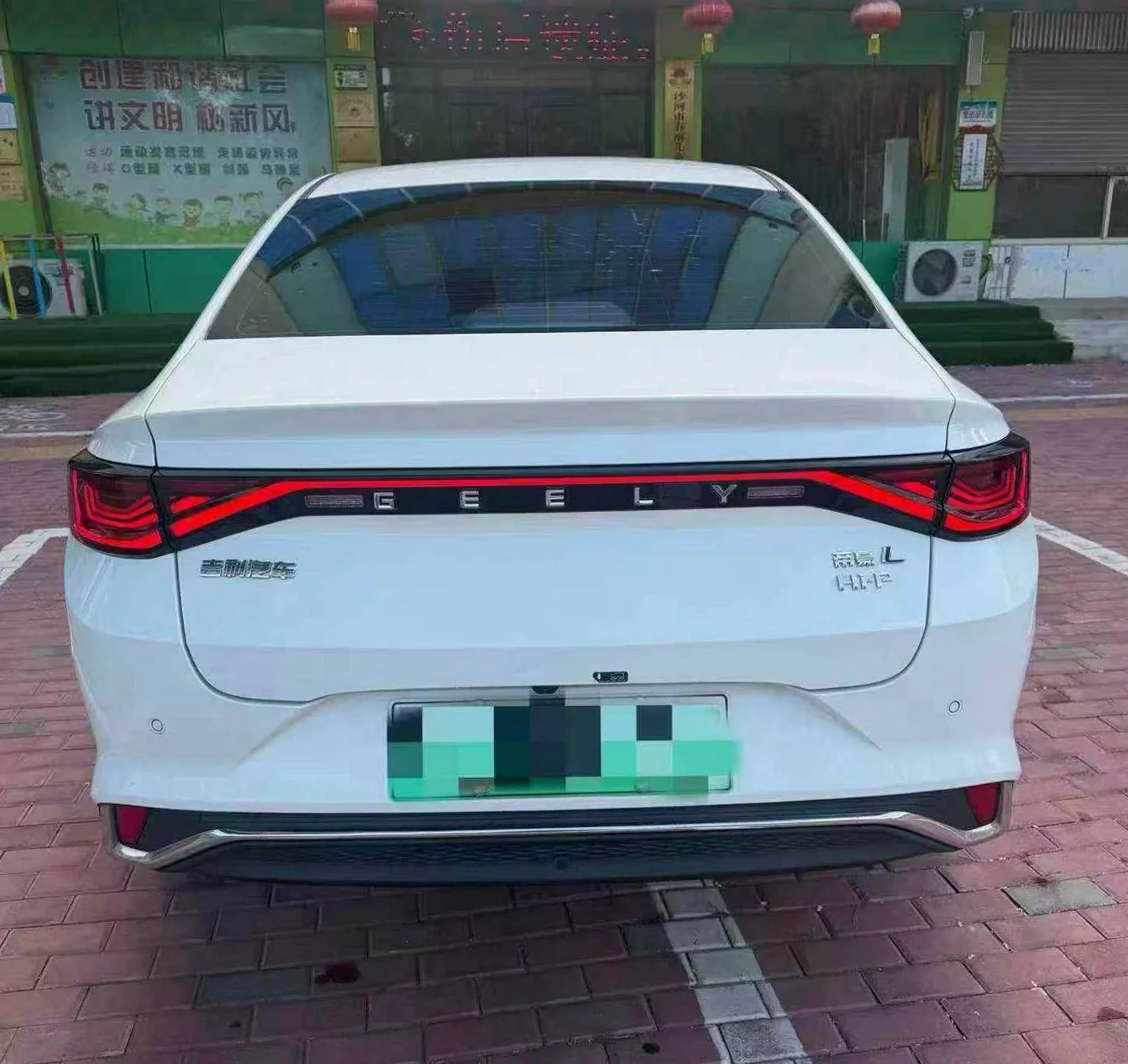 吉利帝豪 后面外观三