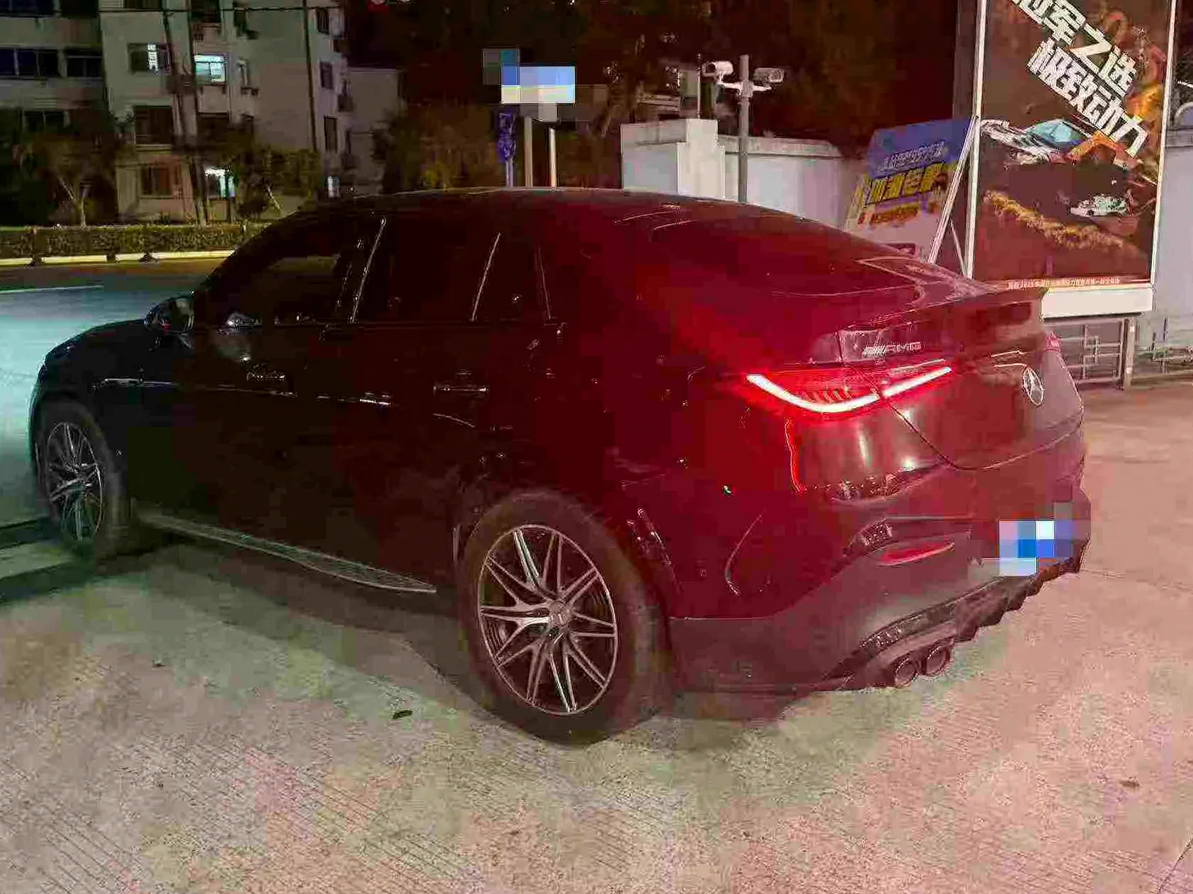 奔驰AMG 后面外观一