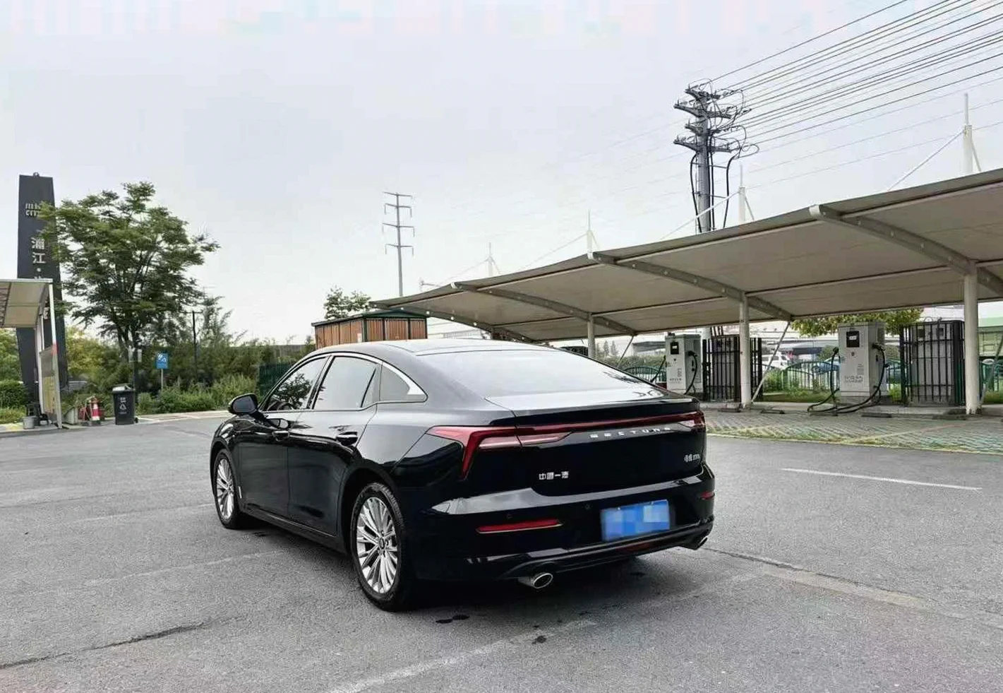 奔腾B70 后面外观三