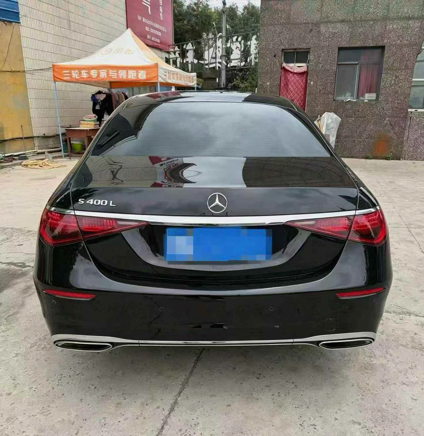 奔驰S 后面外观三