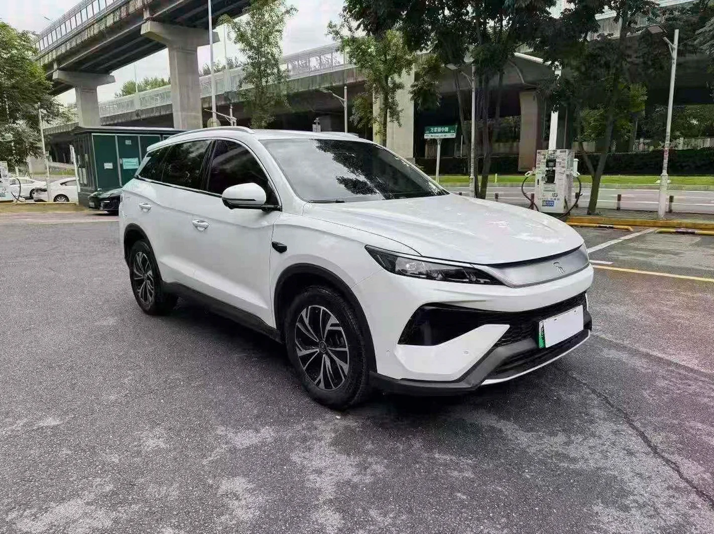 比亚迪宋 正面外观三