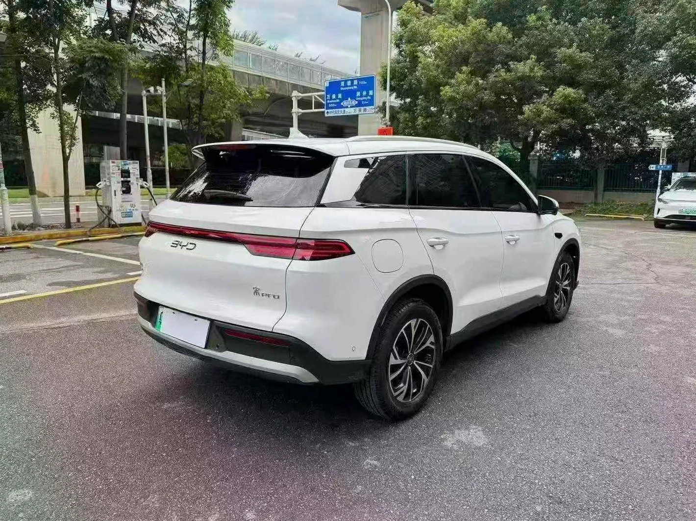 比亚迪宋 后面外观一