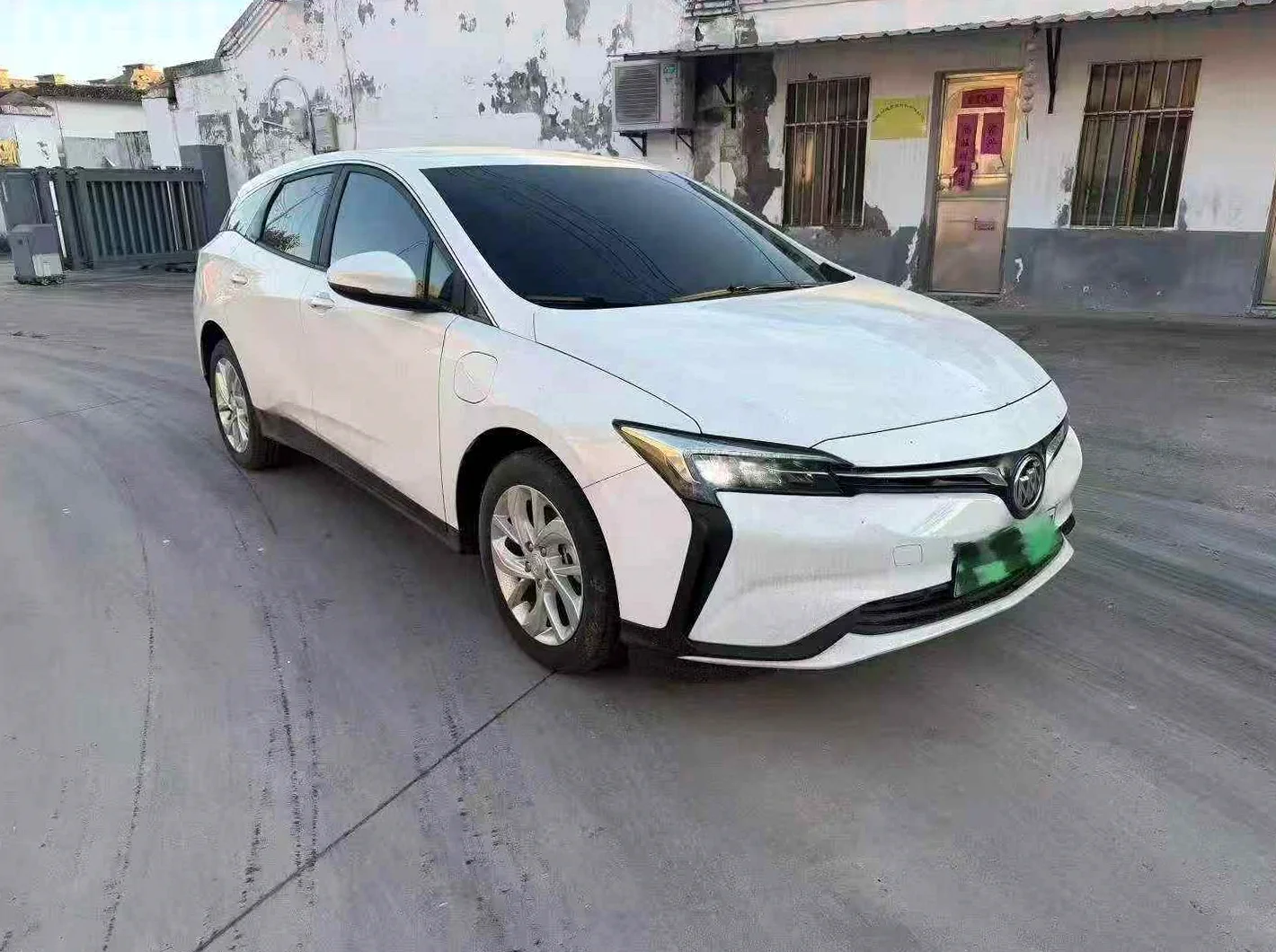 别克微蓝 正面外观三