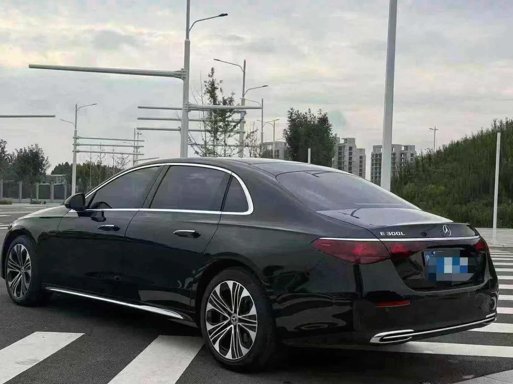 奔驰E 后面外观三