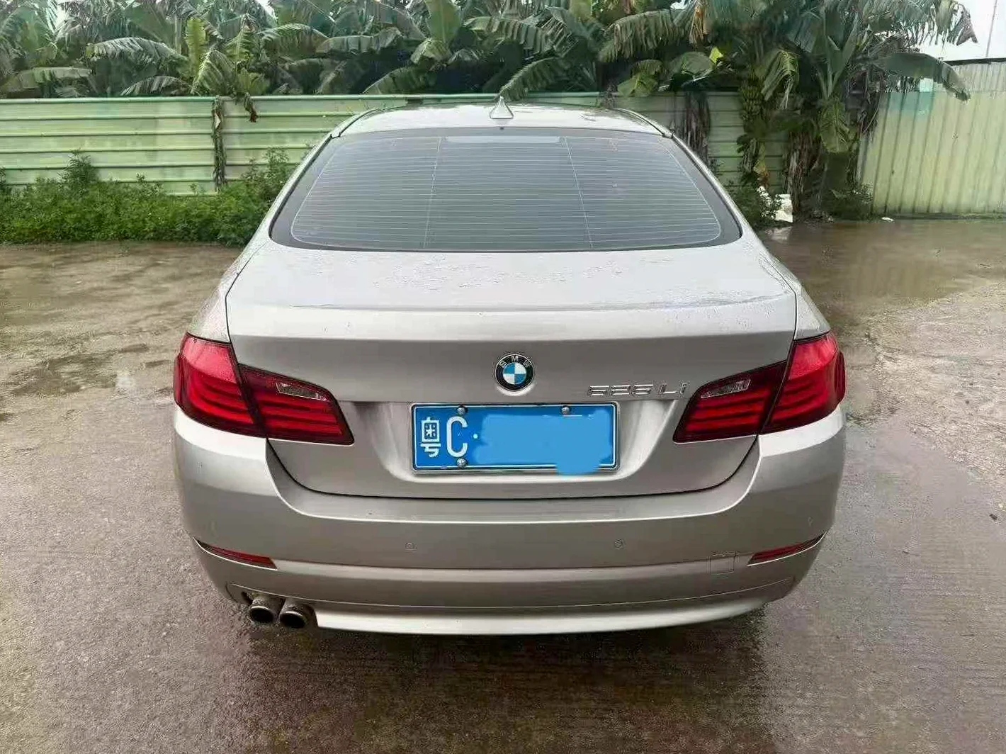 宝马5系 后面外观一