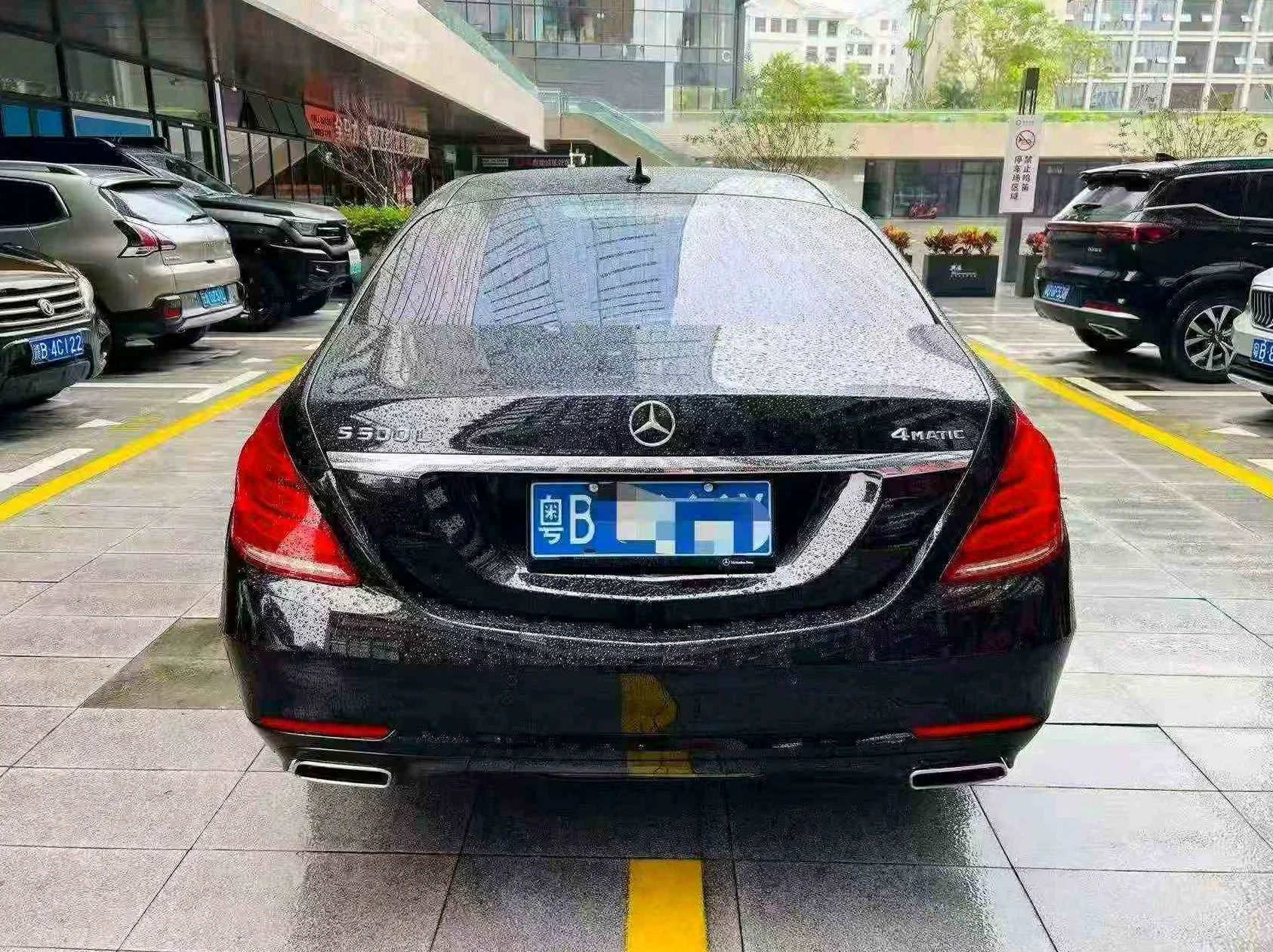 奔驰S级 内饰后排