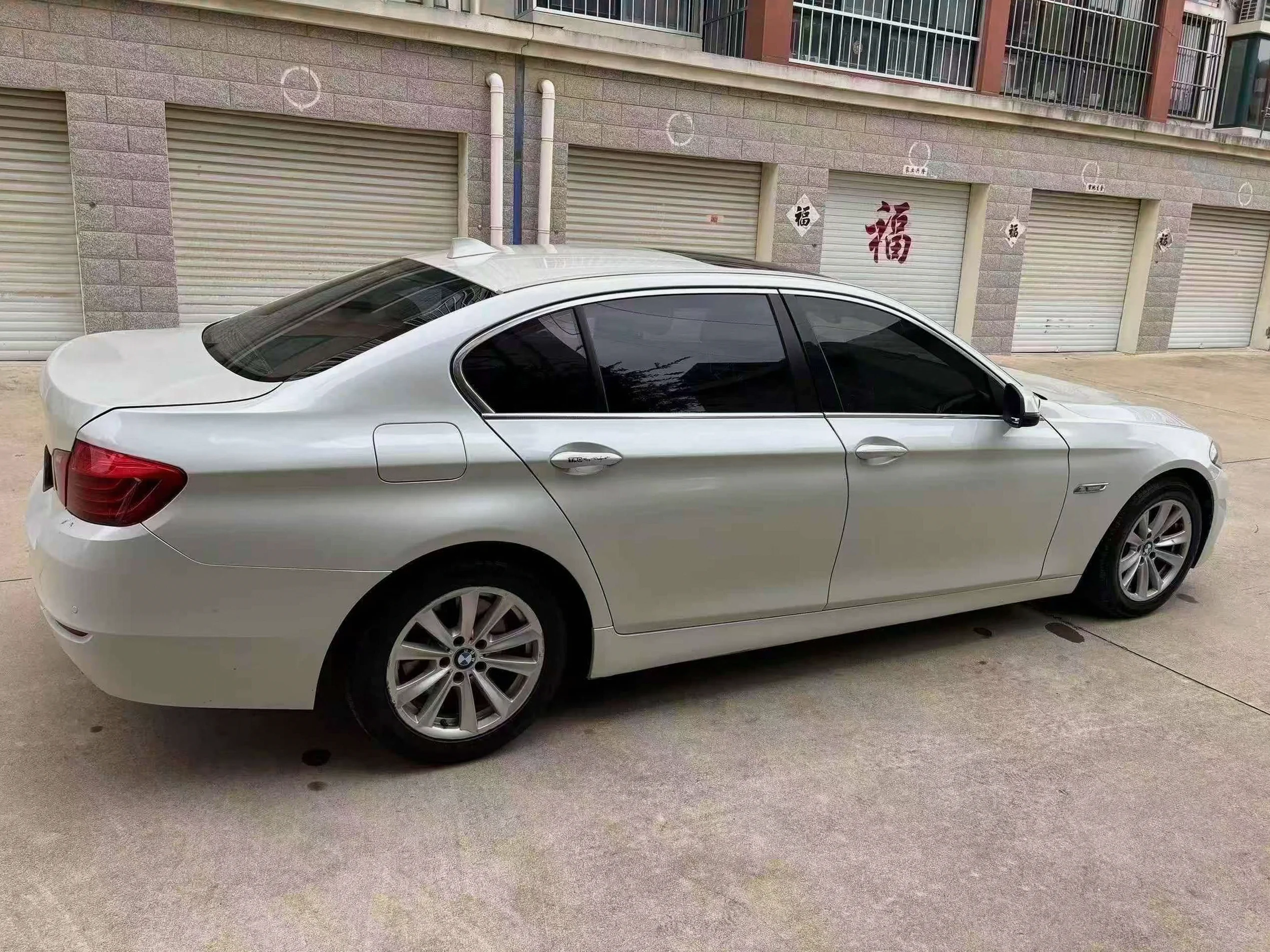宝马5系 后面外观二