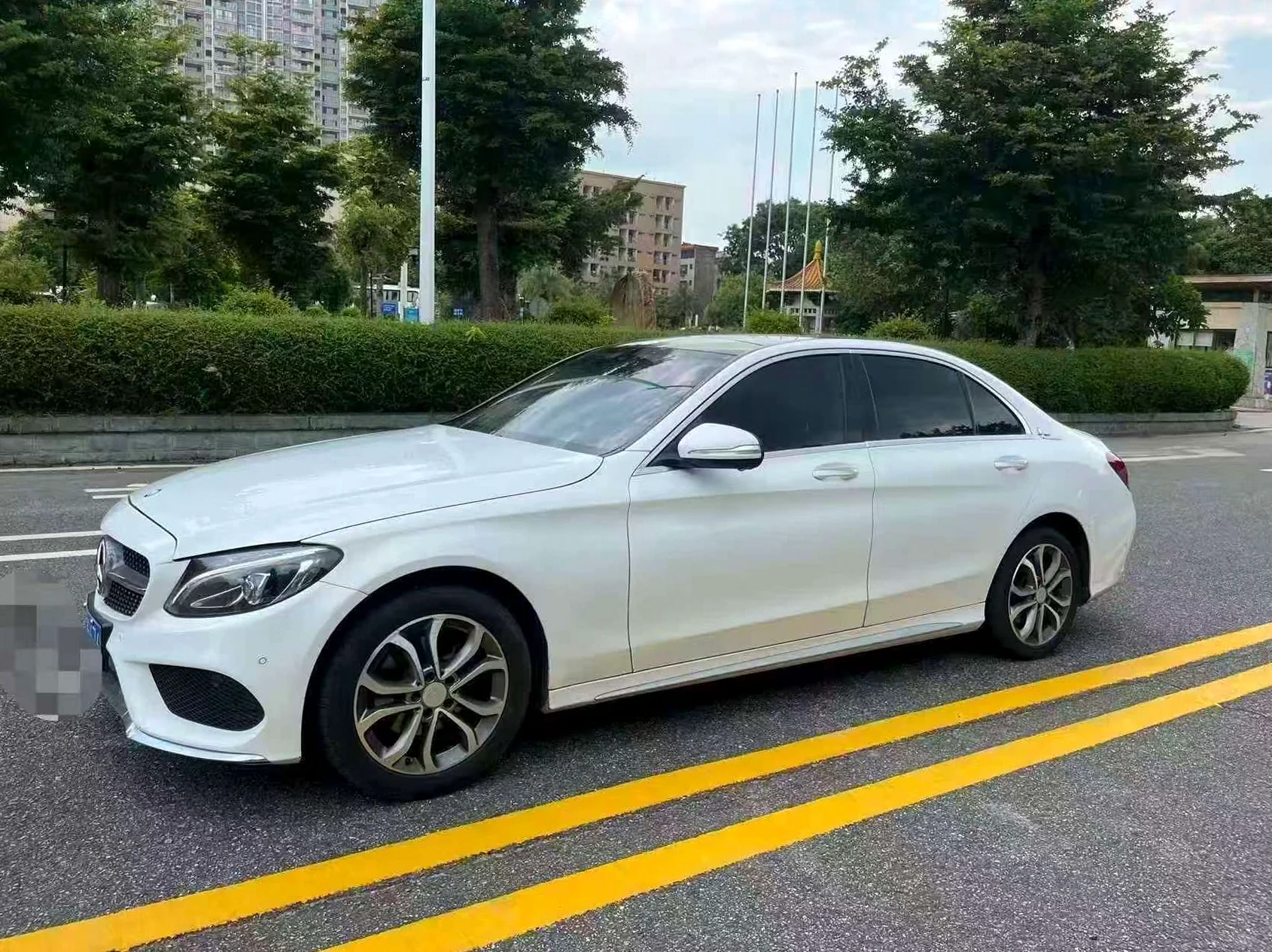 奔驰C 正面外观三