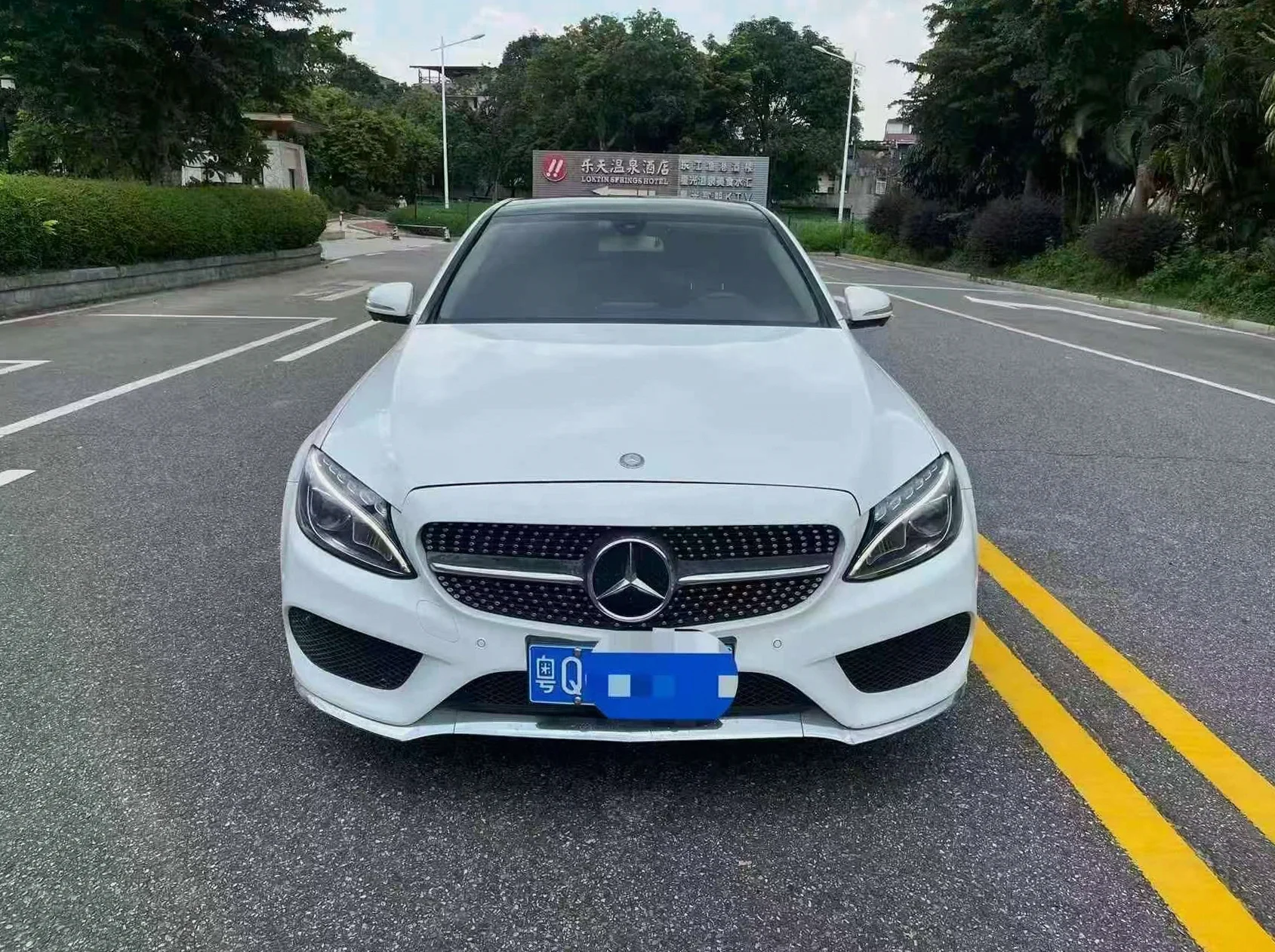 奔驰C 正面外观二