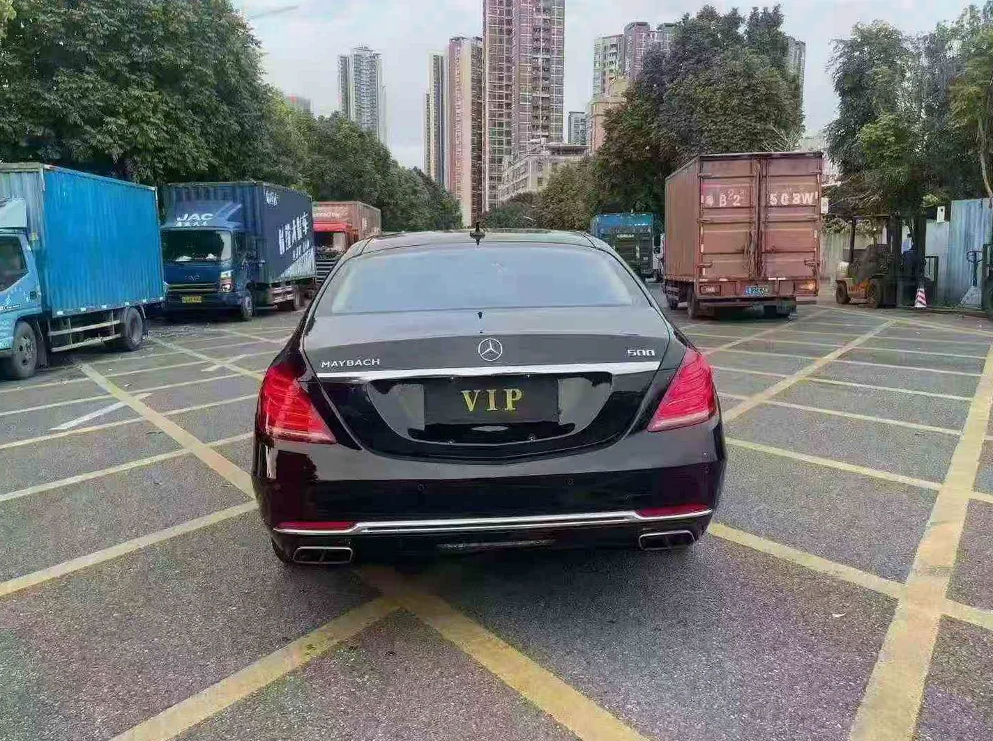 奔驰迈巴赫S级 内饰后排