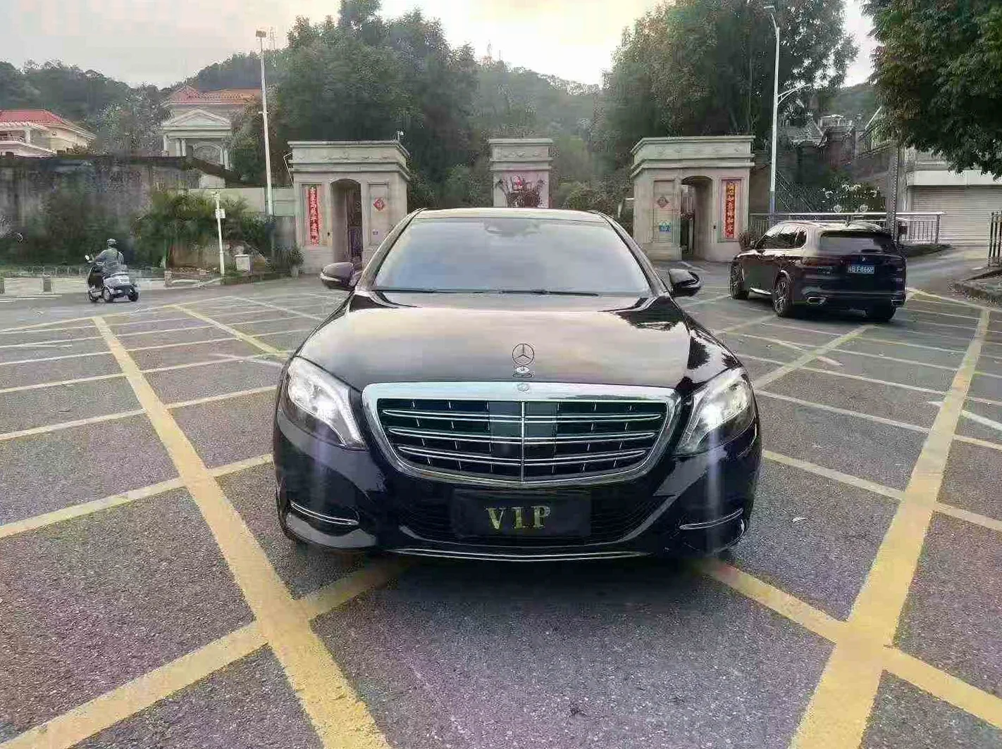 奔驰迈巴赫S级 正面外观二