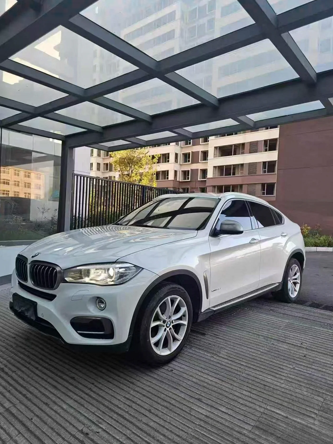 宝马X6 后面外观三