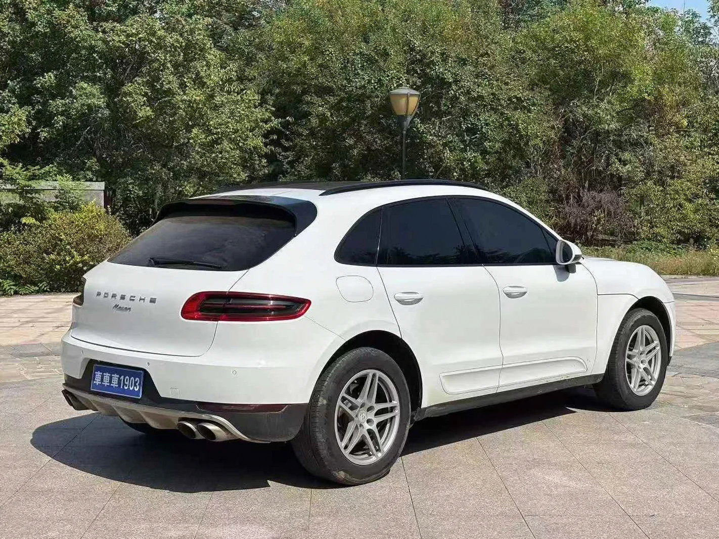 保时捷Macan 后面外观三
