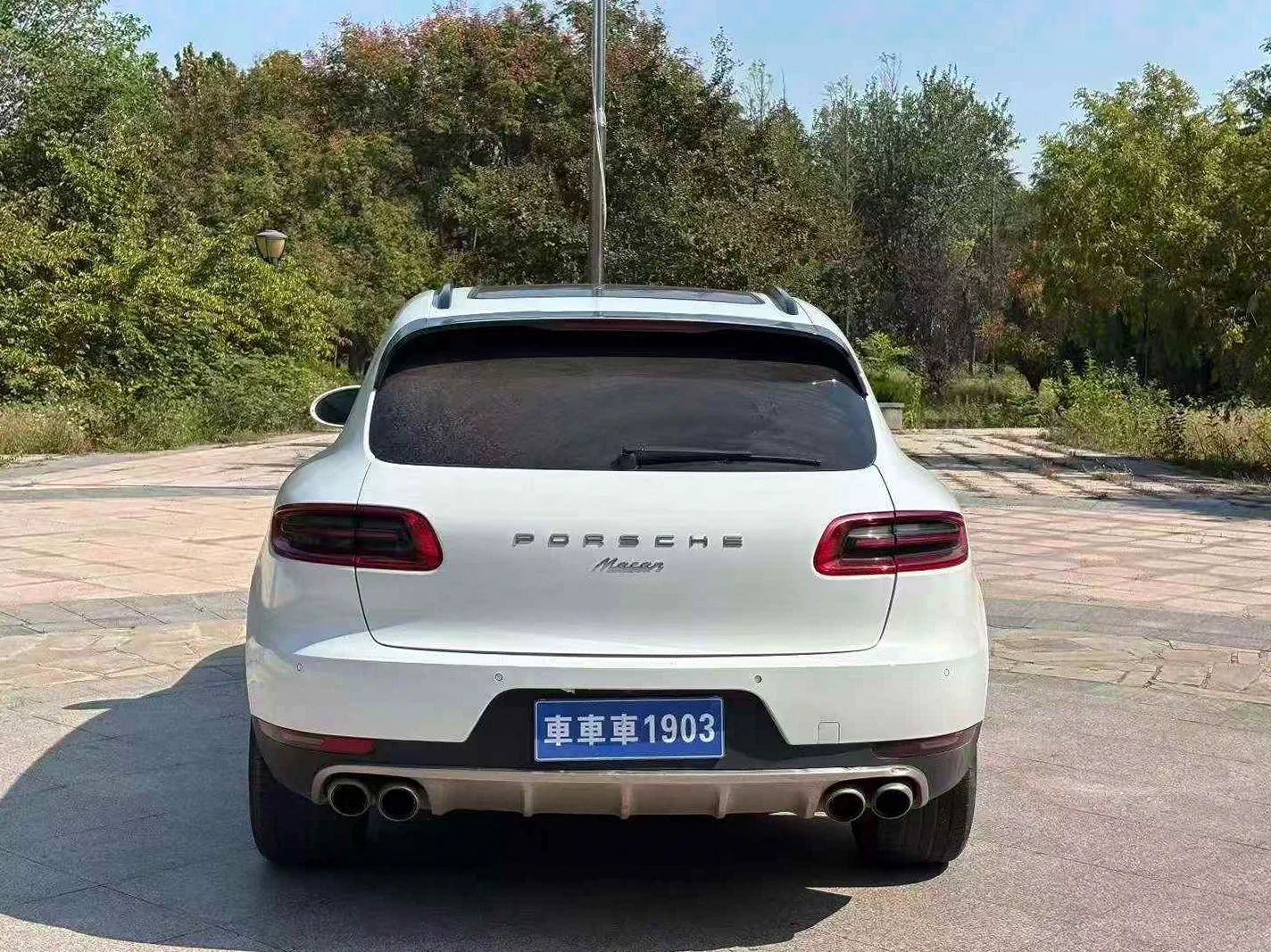 保时捷Macan 后面外观一
