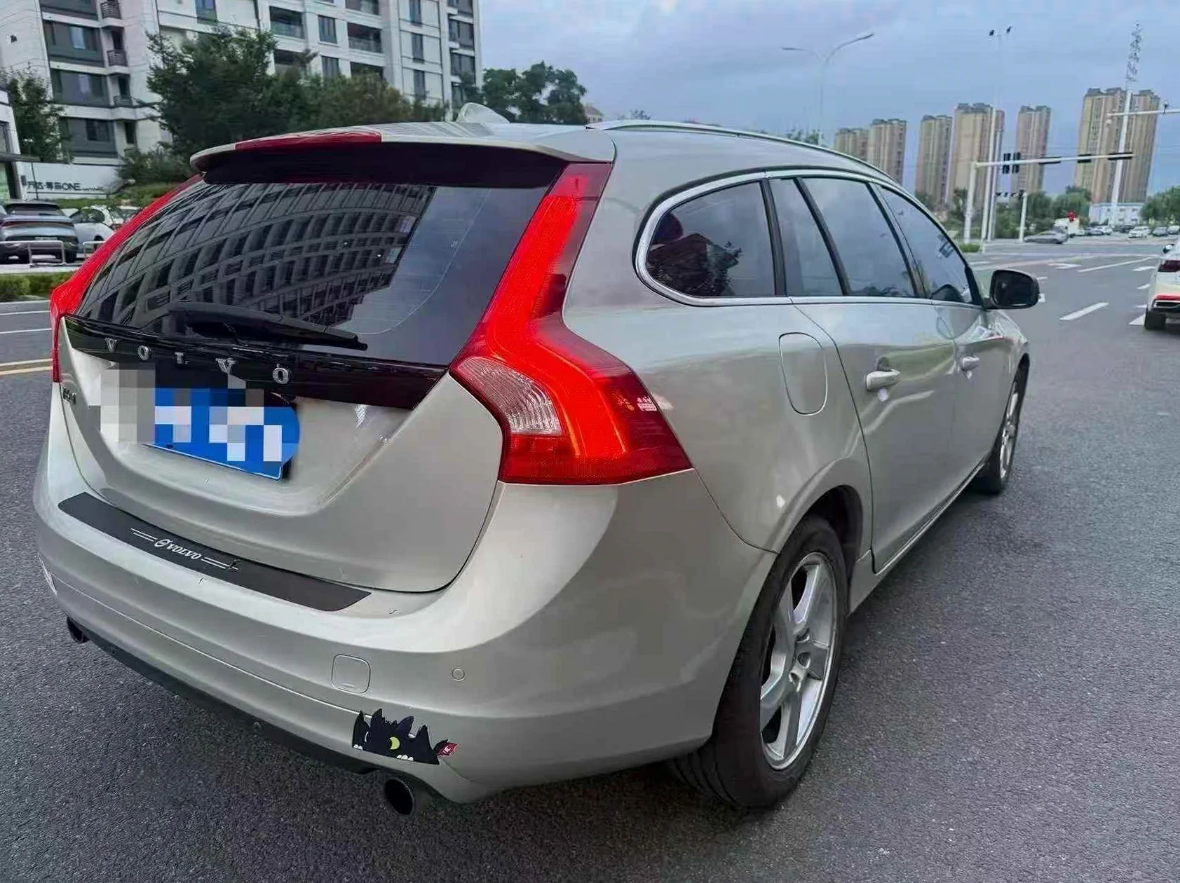 沃尔沃V60 后面外观三