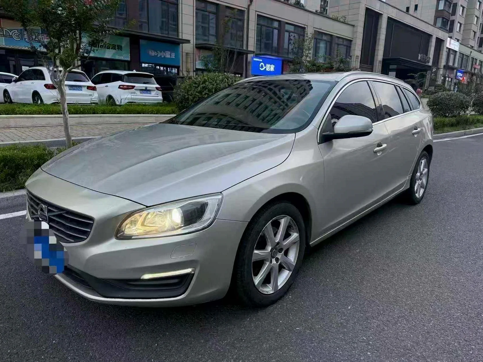 沃尔沃V60 正面外观三