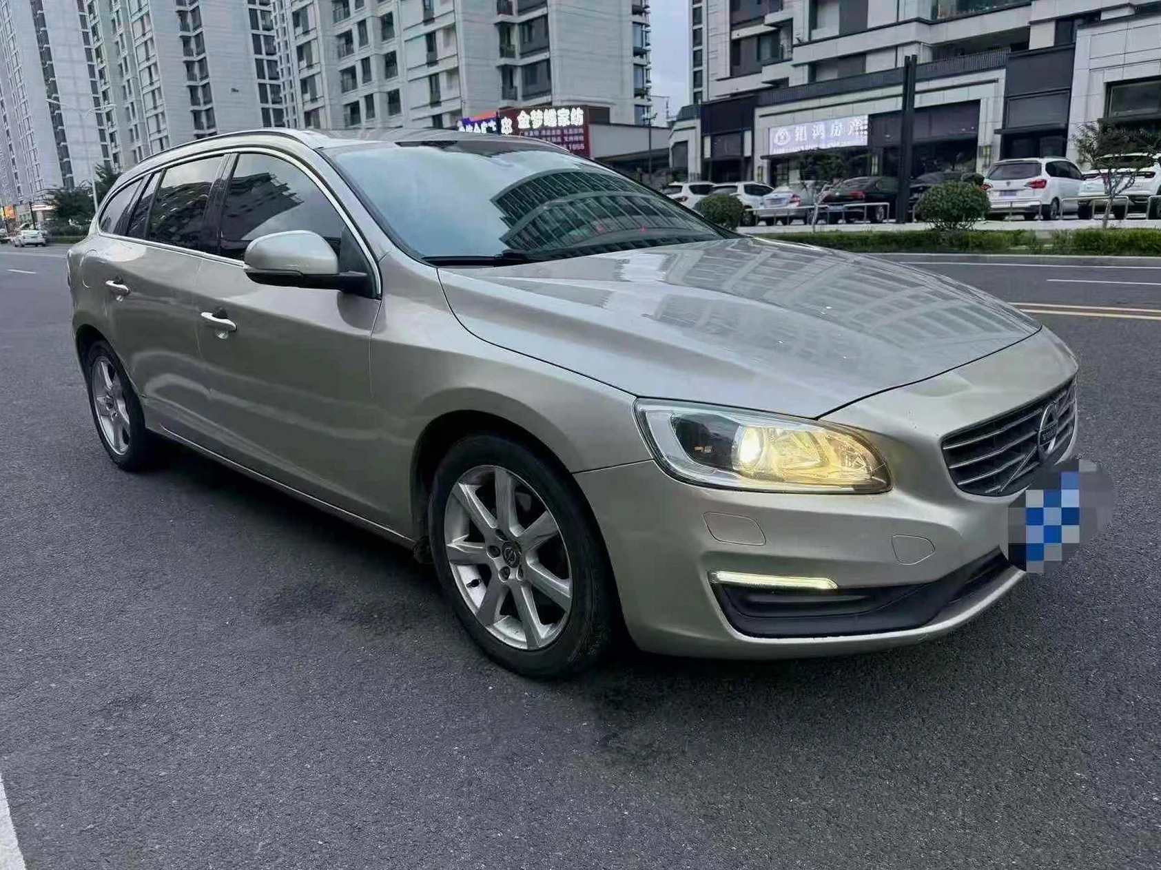 沃尔沃V60 正面外观二