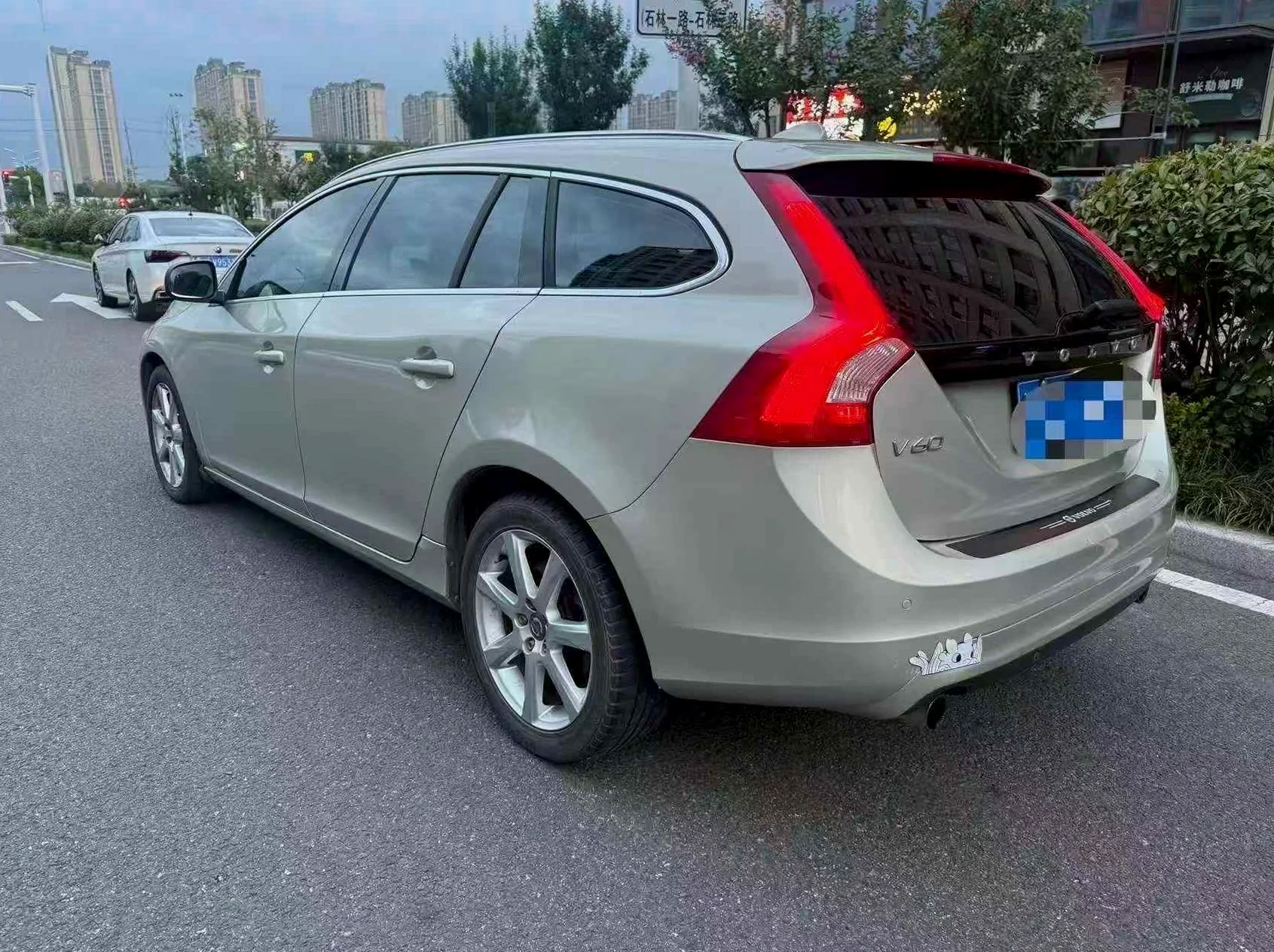 沃尔沃V60 后面外观一