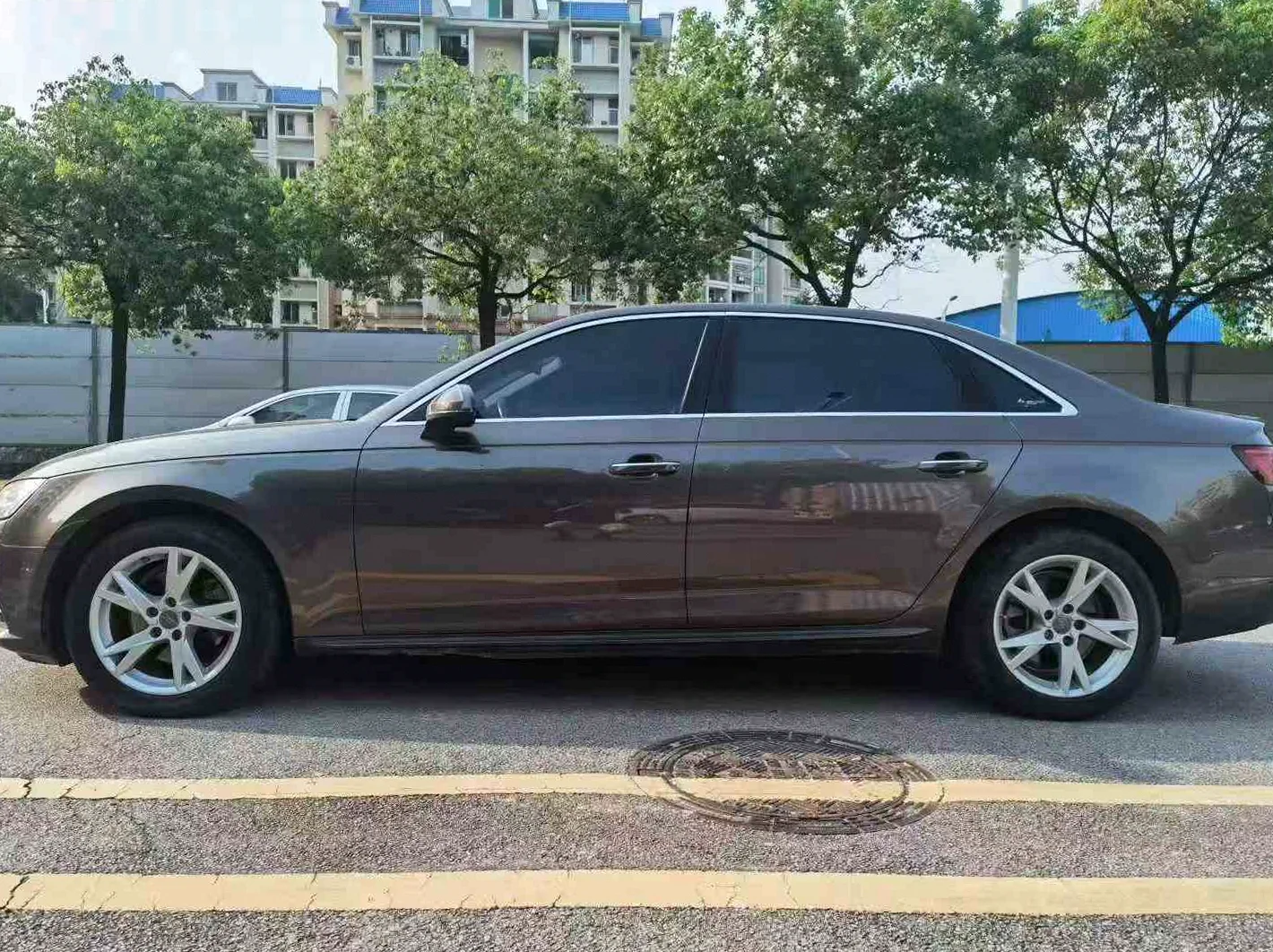 奥迪A4L 正面外观三