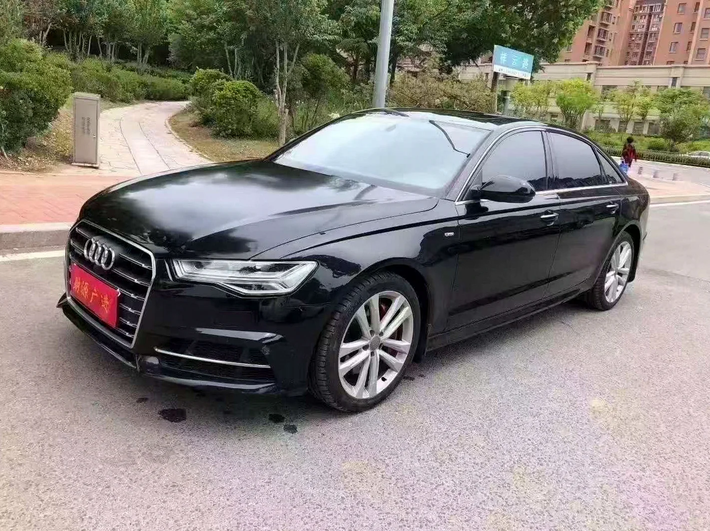 奥迪A6L 正面外观三