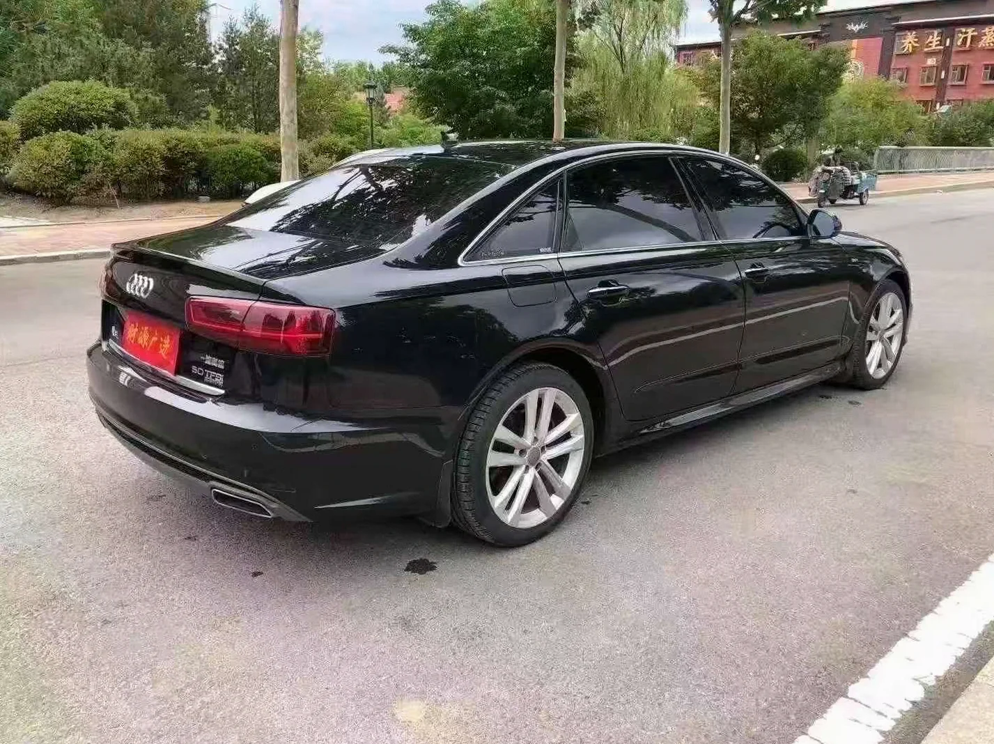 奥迪A6L 后面外观三
