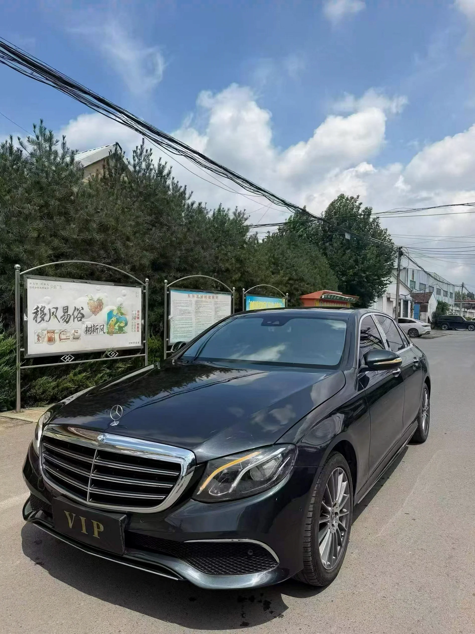 奔驰E 正面外观三