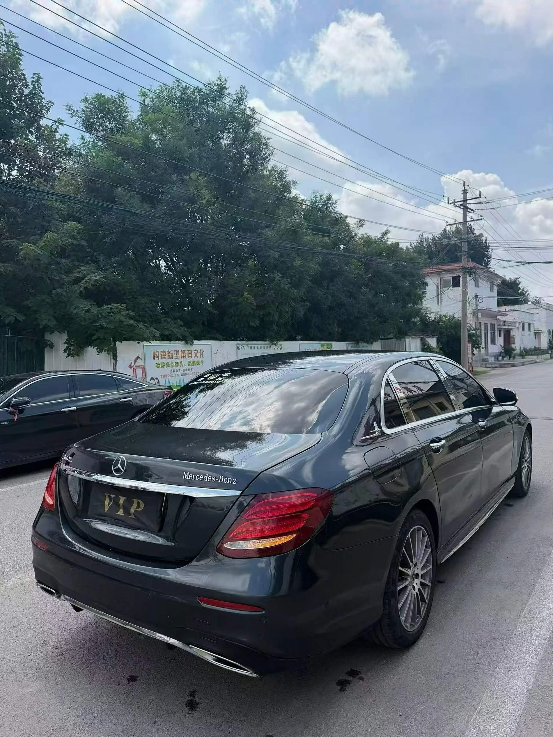奔驰E 后面外观三
