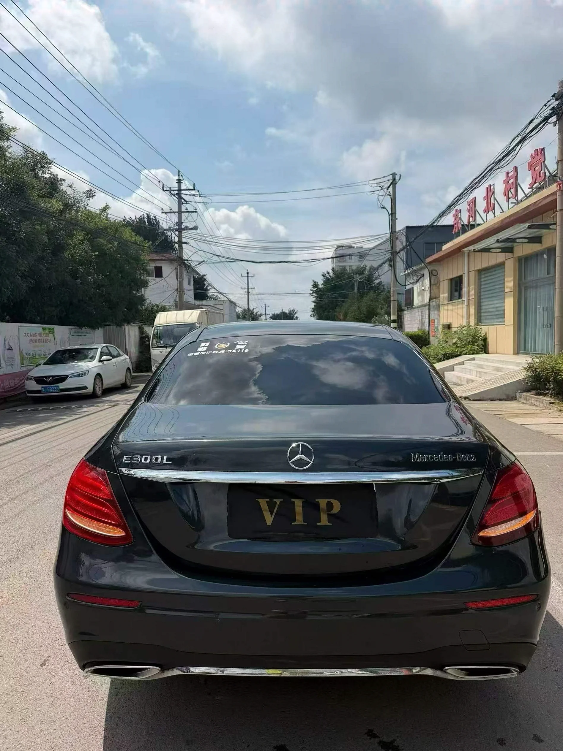 奔驰E 后面外观二