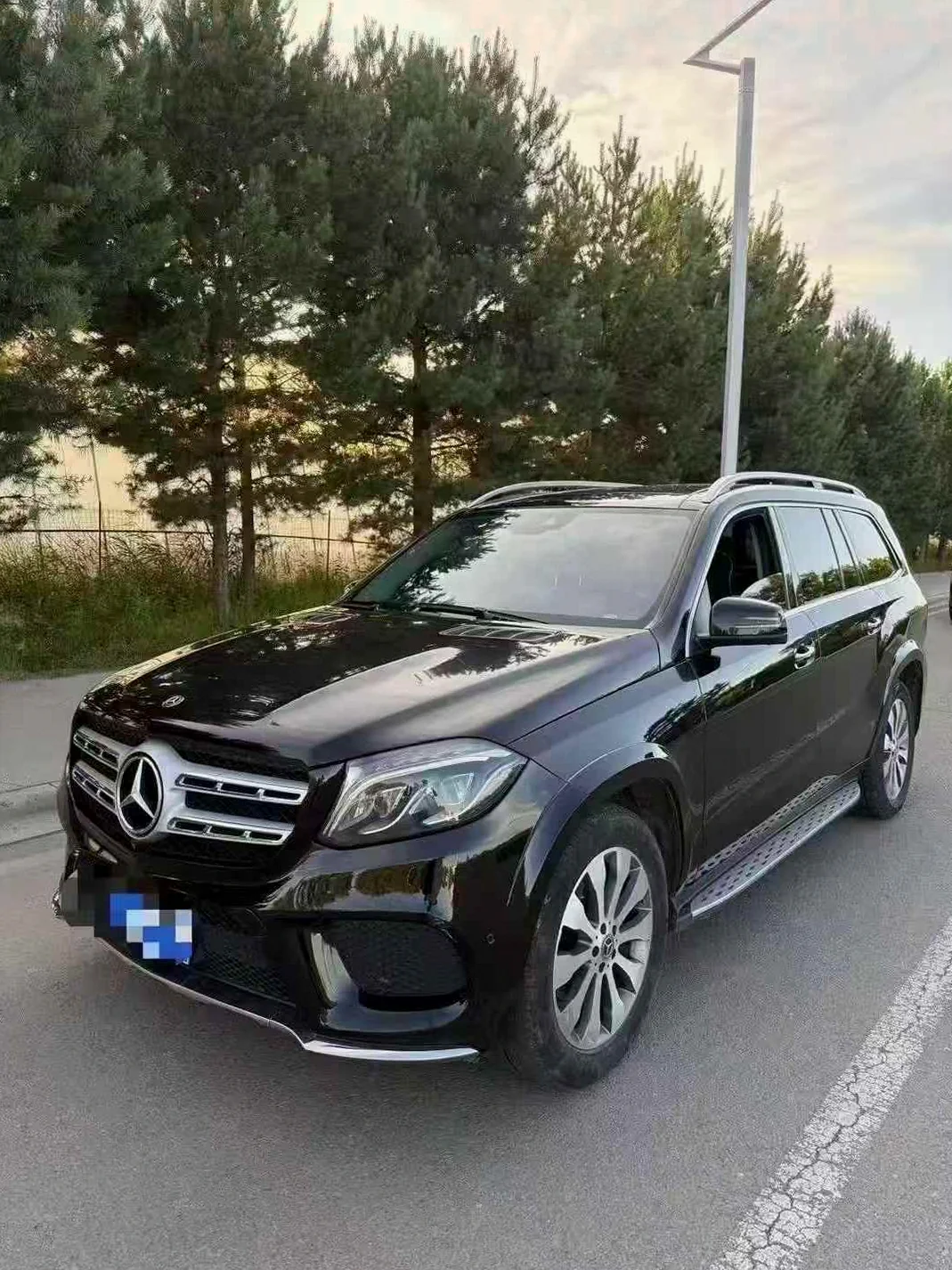 奔驰GLS 正面外观三