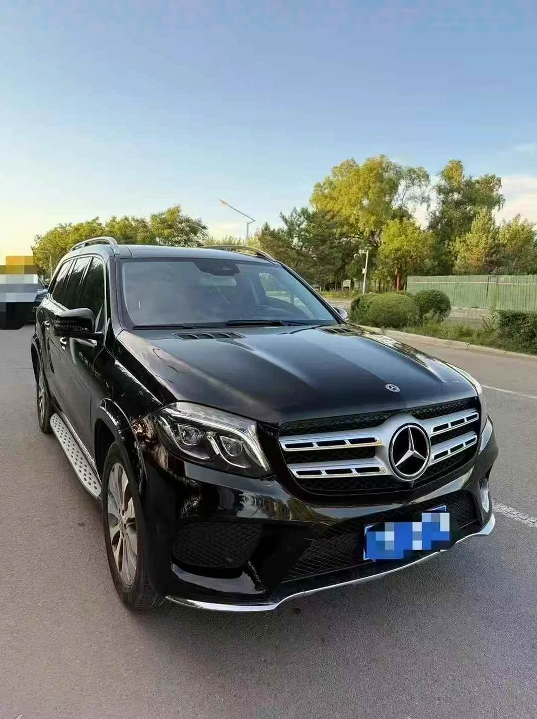 奔驰GLS 正面外观二