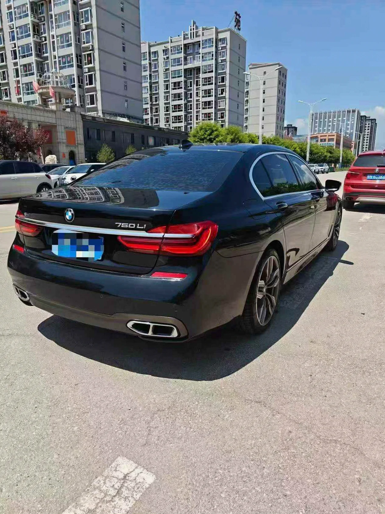 宝马7系 后面外观三
