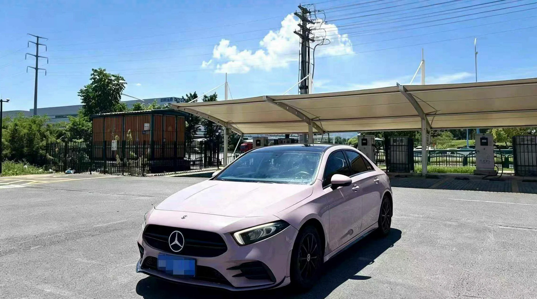 奔驰A 后面外观一