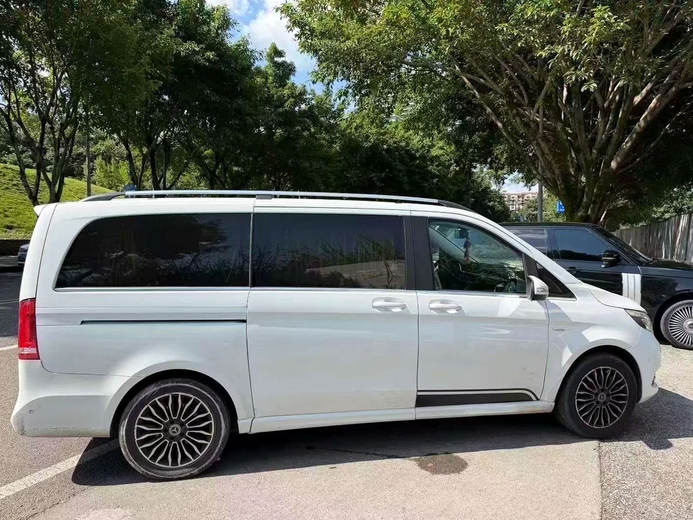 奔驰V 正面外观三