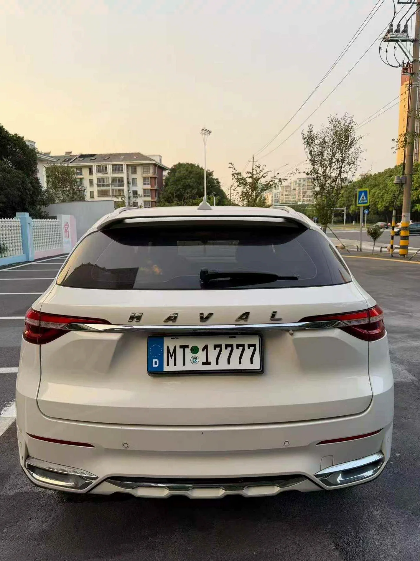 哈弗F7 后面外观一