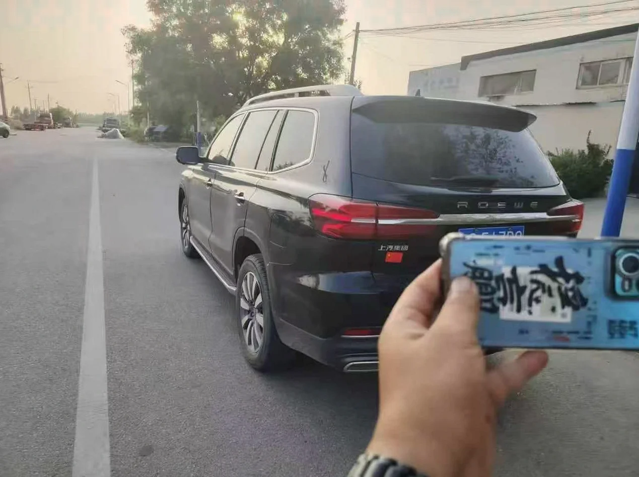荣威RX8 后面外观一