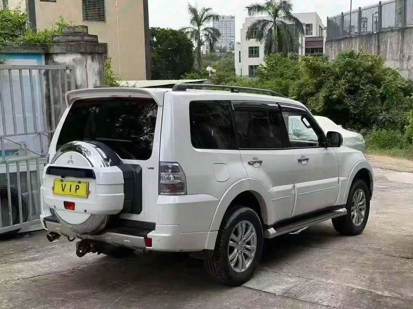三菱帕杰罗 后面外观二