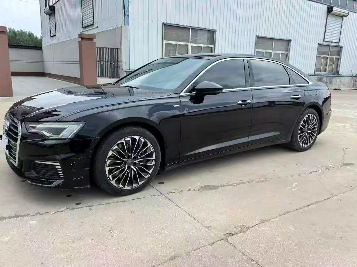 奥迪A6L 正面外观三