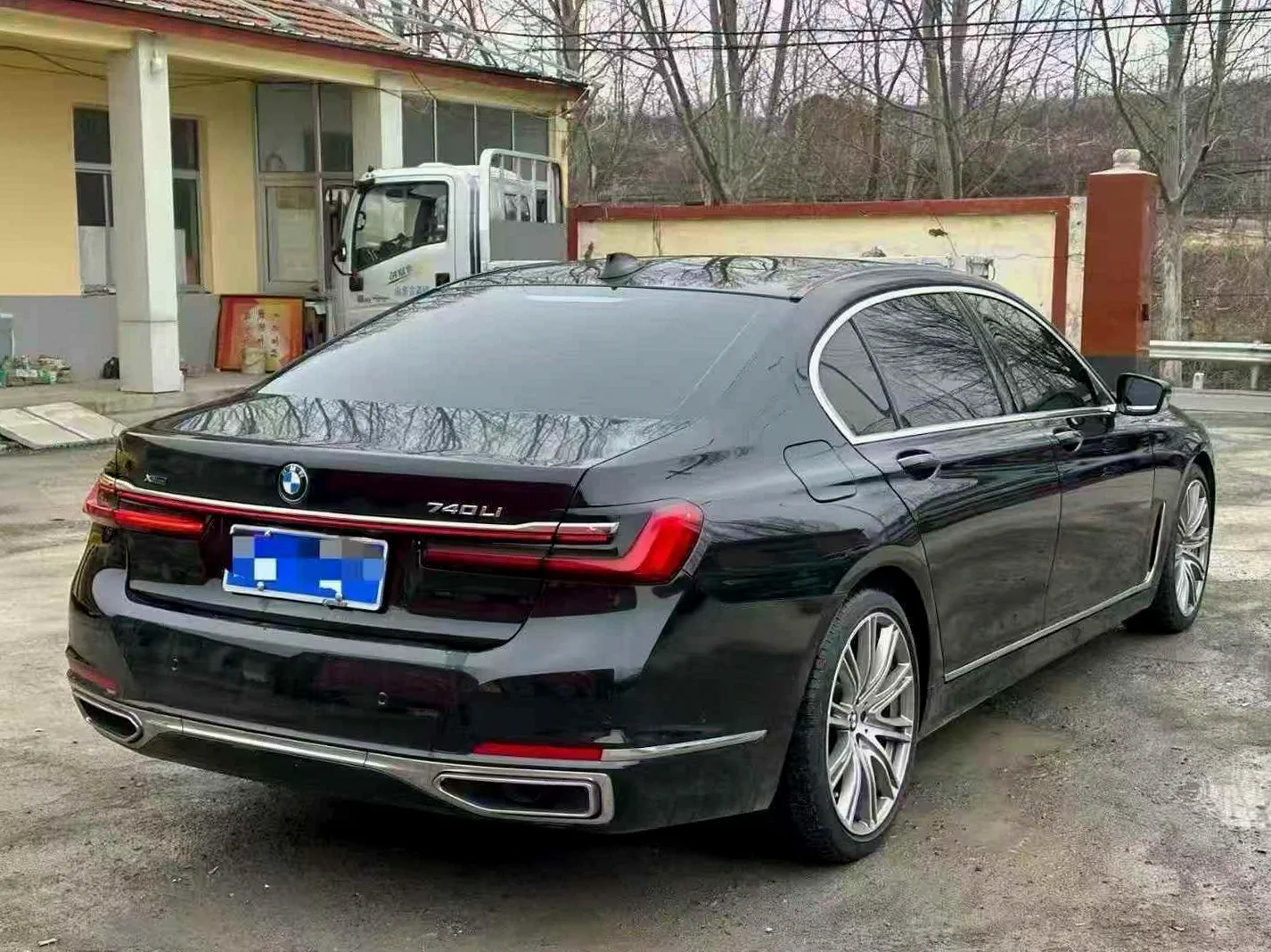 宝马7系 后面外观三