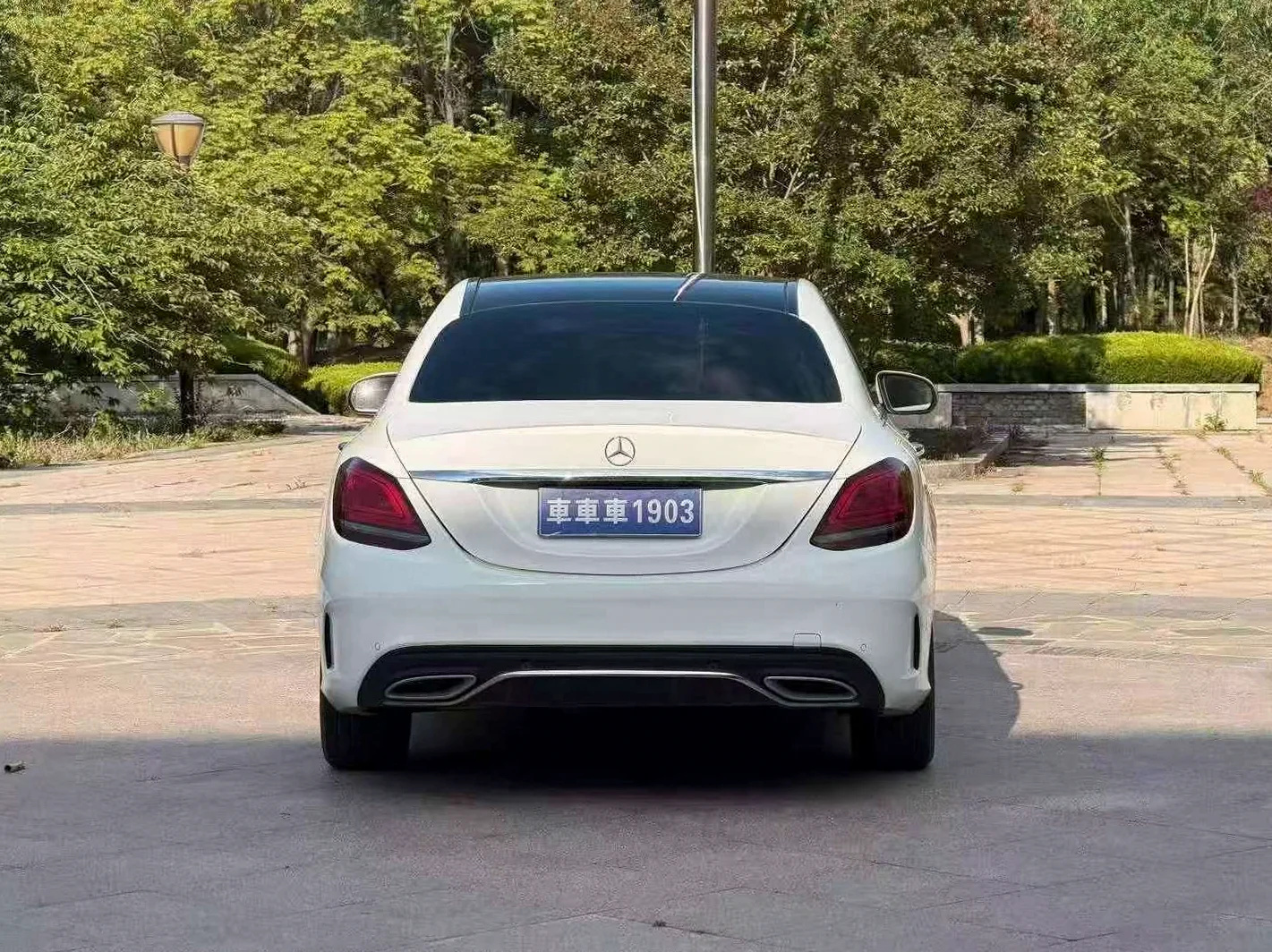 奔驰C 后面外观一