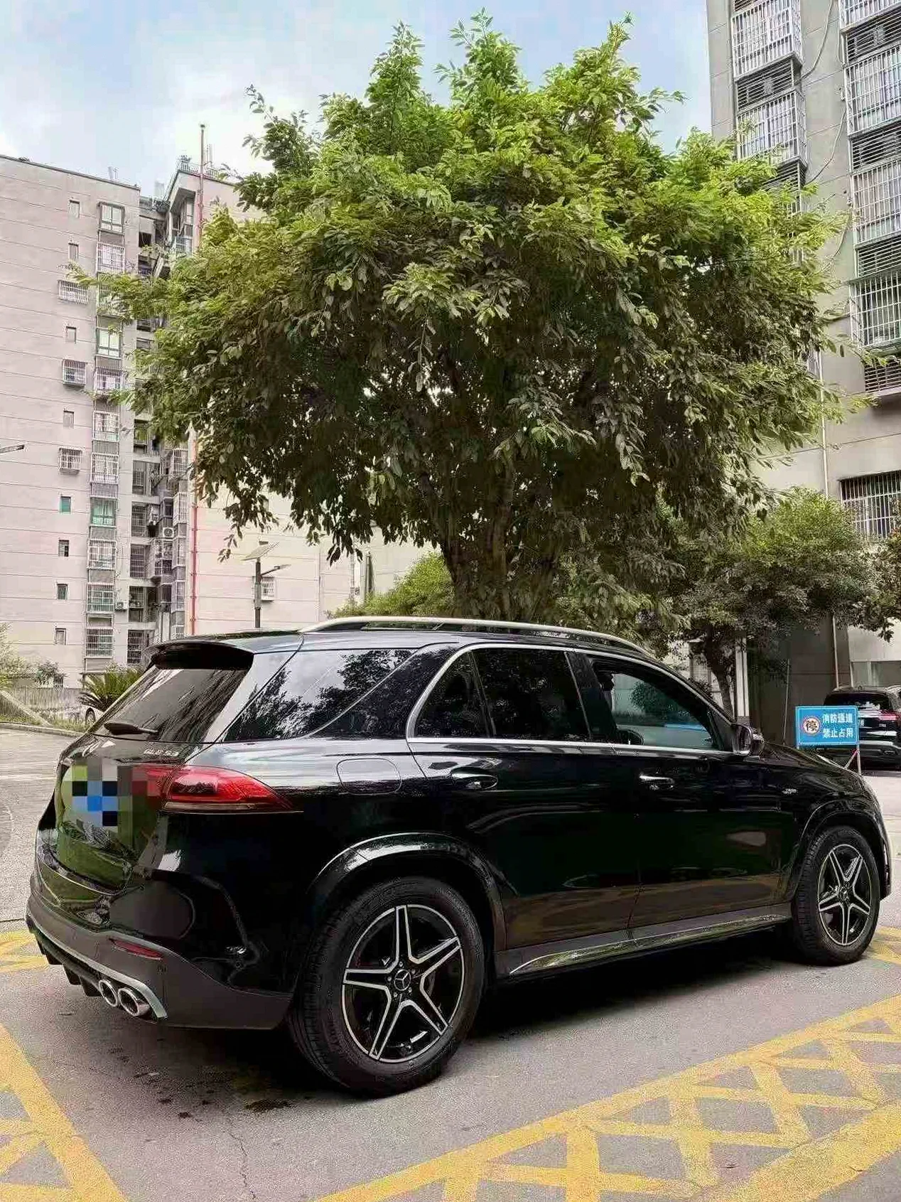 奔驰GLE 后面外观三
