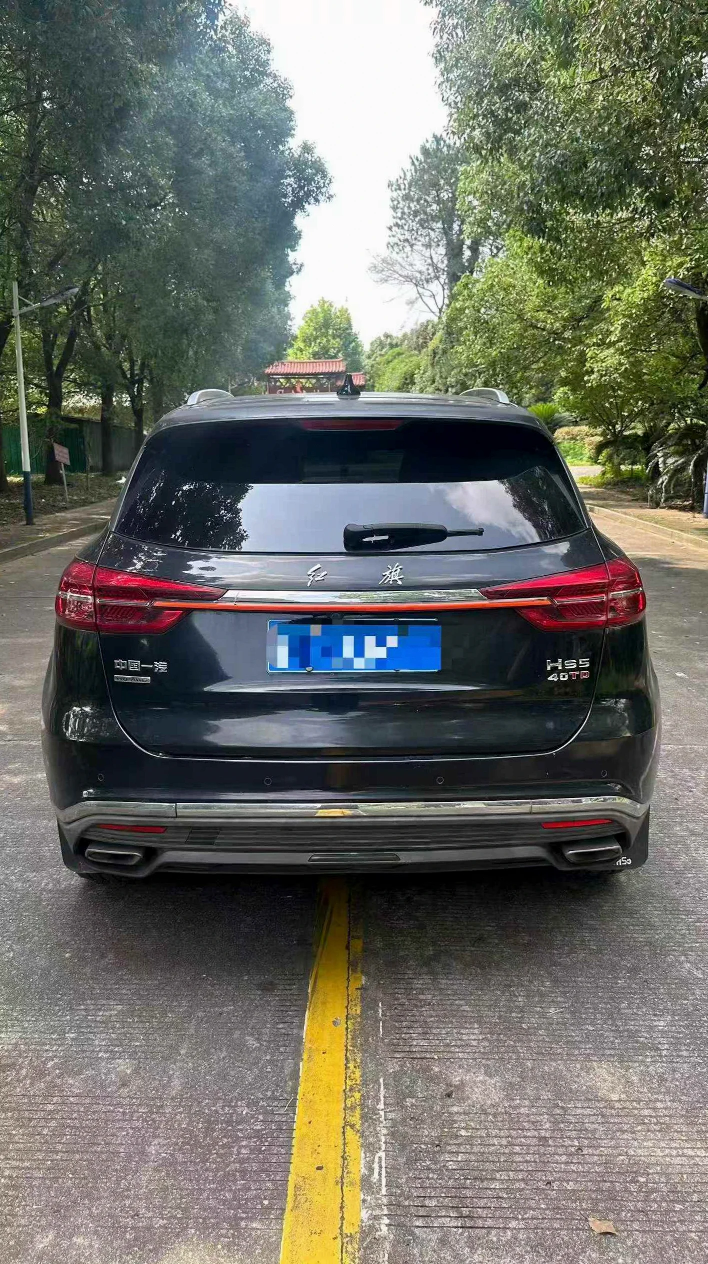 红旗HS5 驾驶室