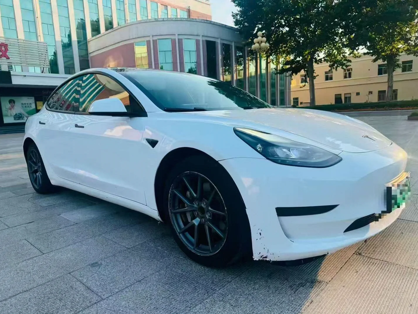 特斯拉MODEL 正面外观三