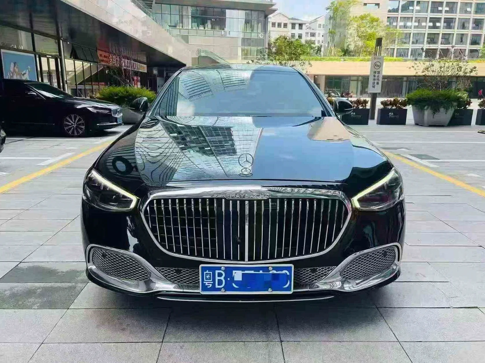 奔驰S级 正面外观二