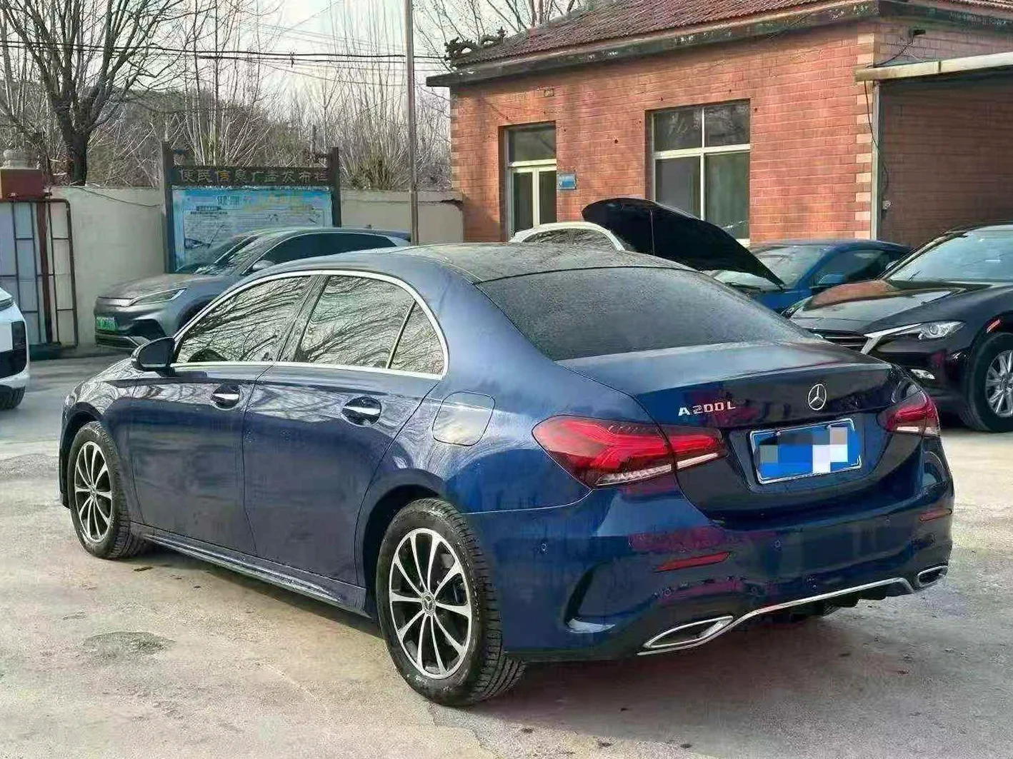 奔驰A 后面外观一