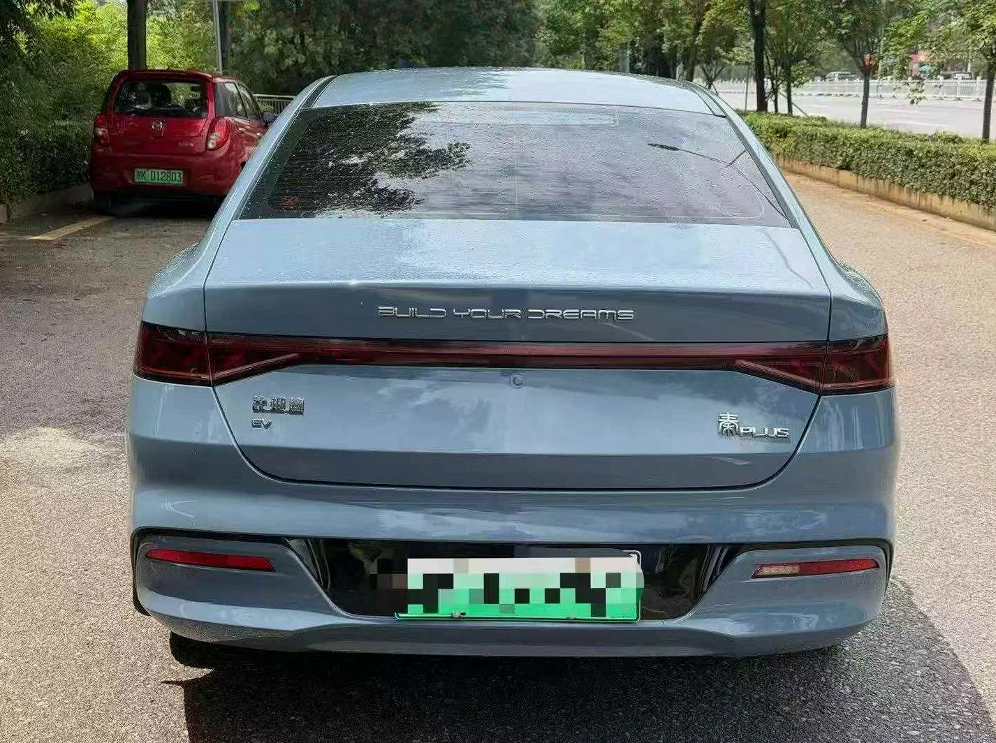 比亚迪秦 后面外观三