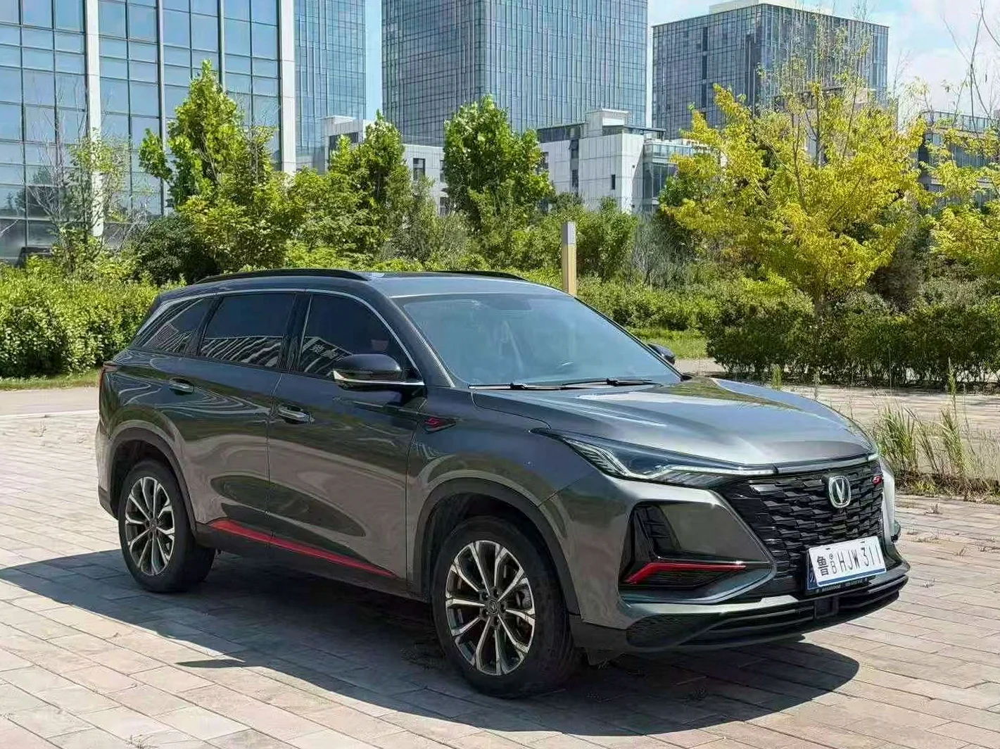 长安汽车CS75 正面外观三