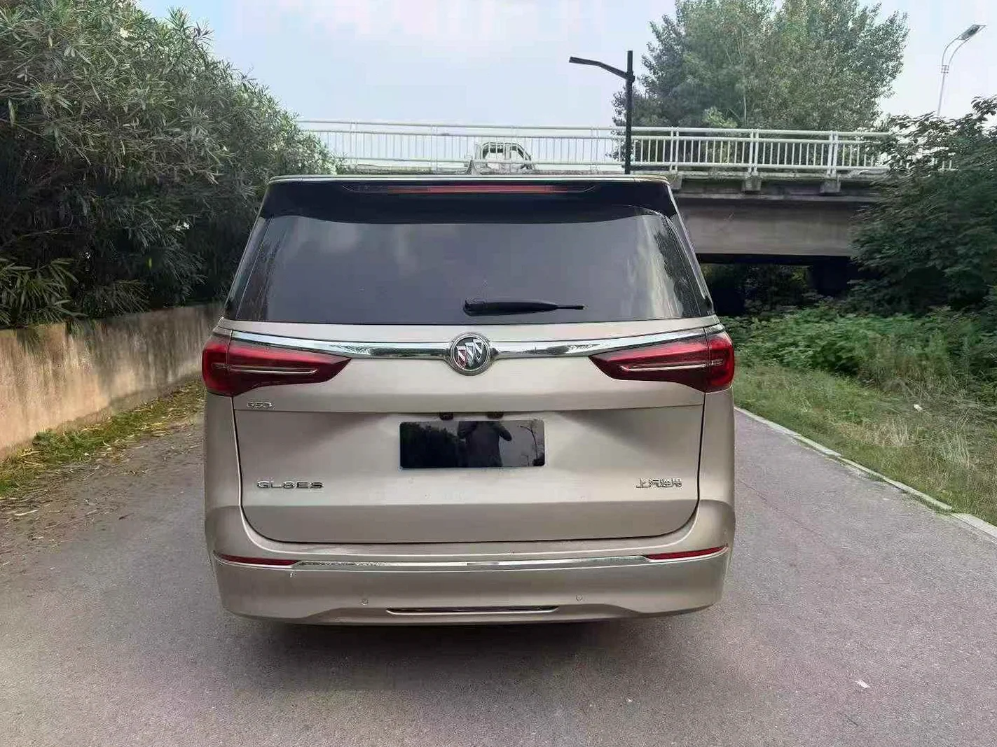 别克GL8 后面外观二