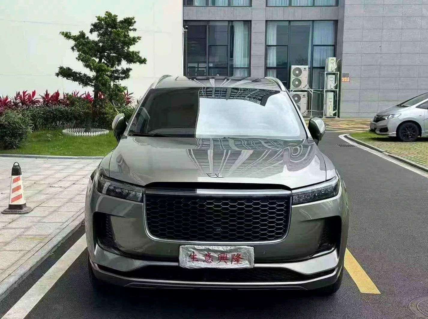 理想ONE 正面外观二