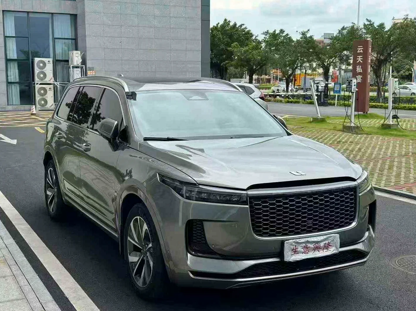 22年9月理想ONE增程电动六座SUV
