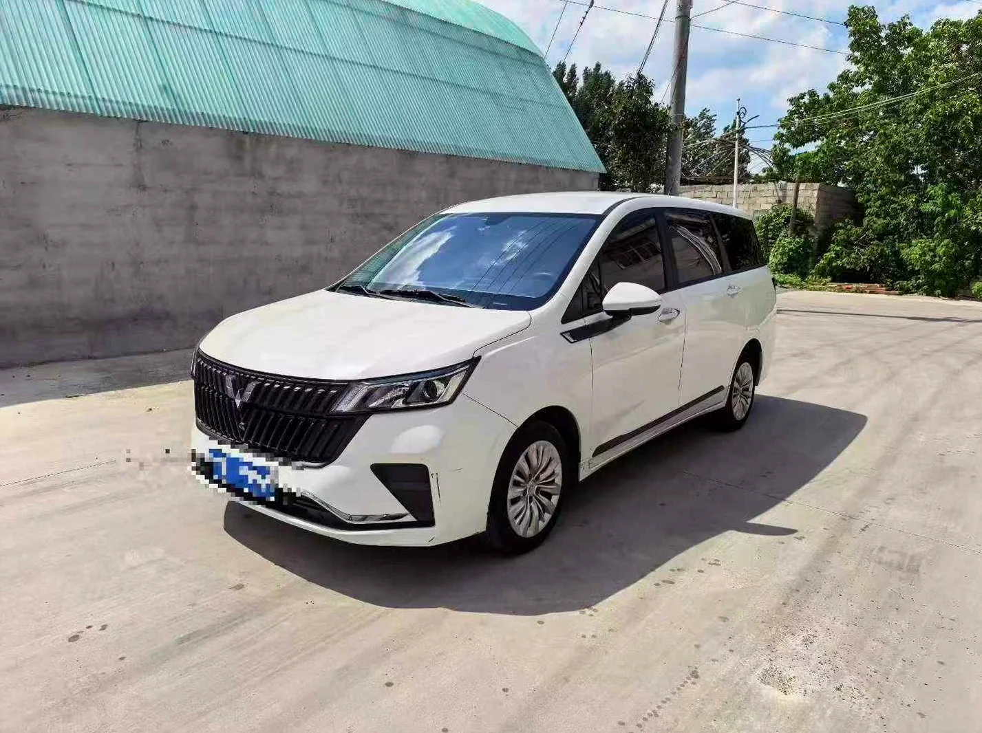 五菱汽车佳辰 正面外观三